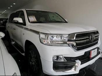 Toyota  Land Cruiser  VXR- Grand Touring S  2020  Automatic  71,000 Km  8 Cylinder  Four Wheel Drive (4WD)  SUV  White
