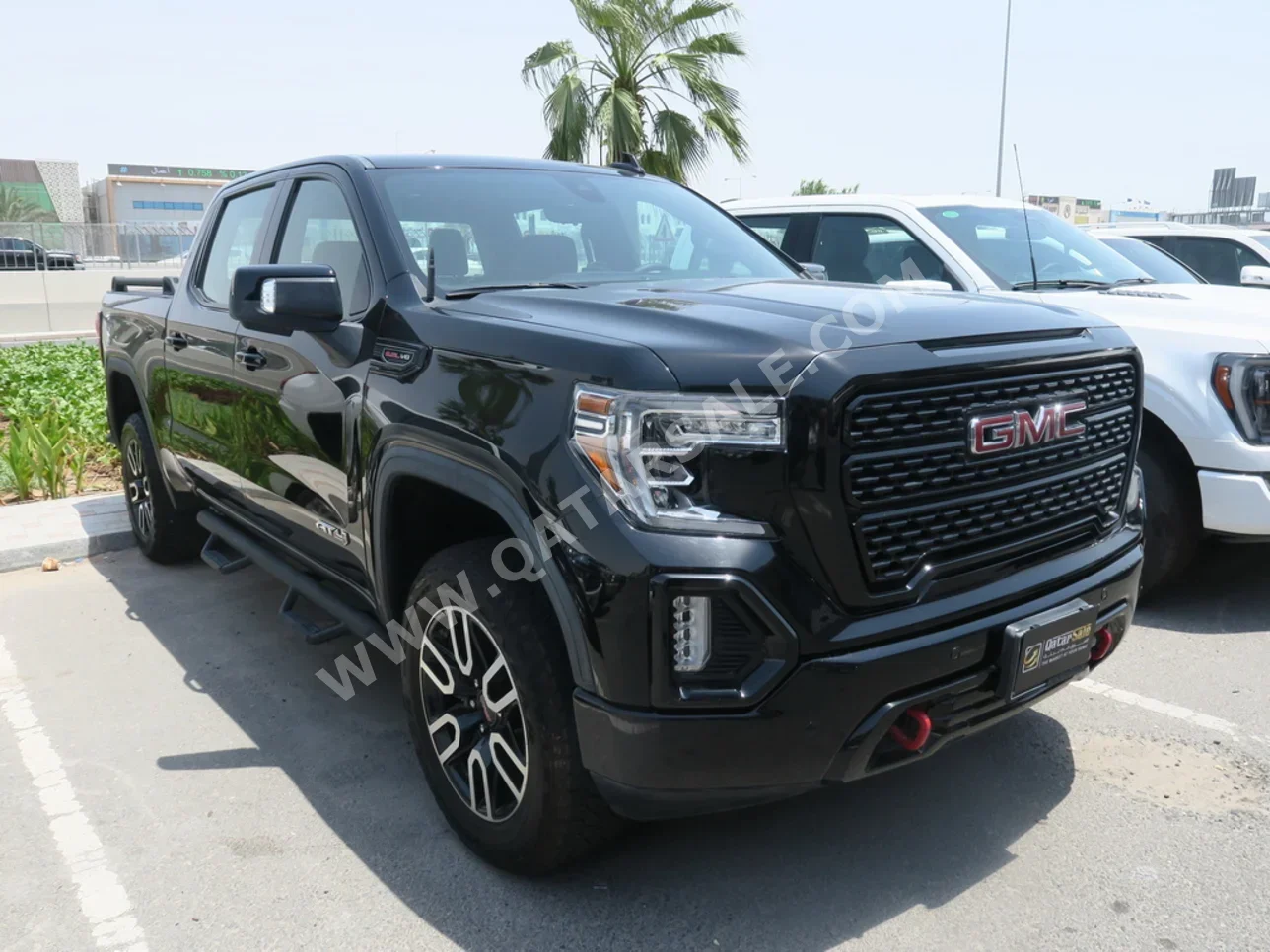 GMC  Sierra  AT4  2019  Automatic  134,000 Km  8 Cylinder  Four Wheel Drive (4WD)  Pick Up  Black