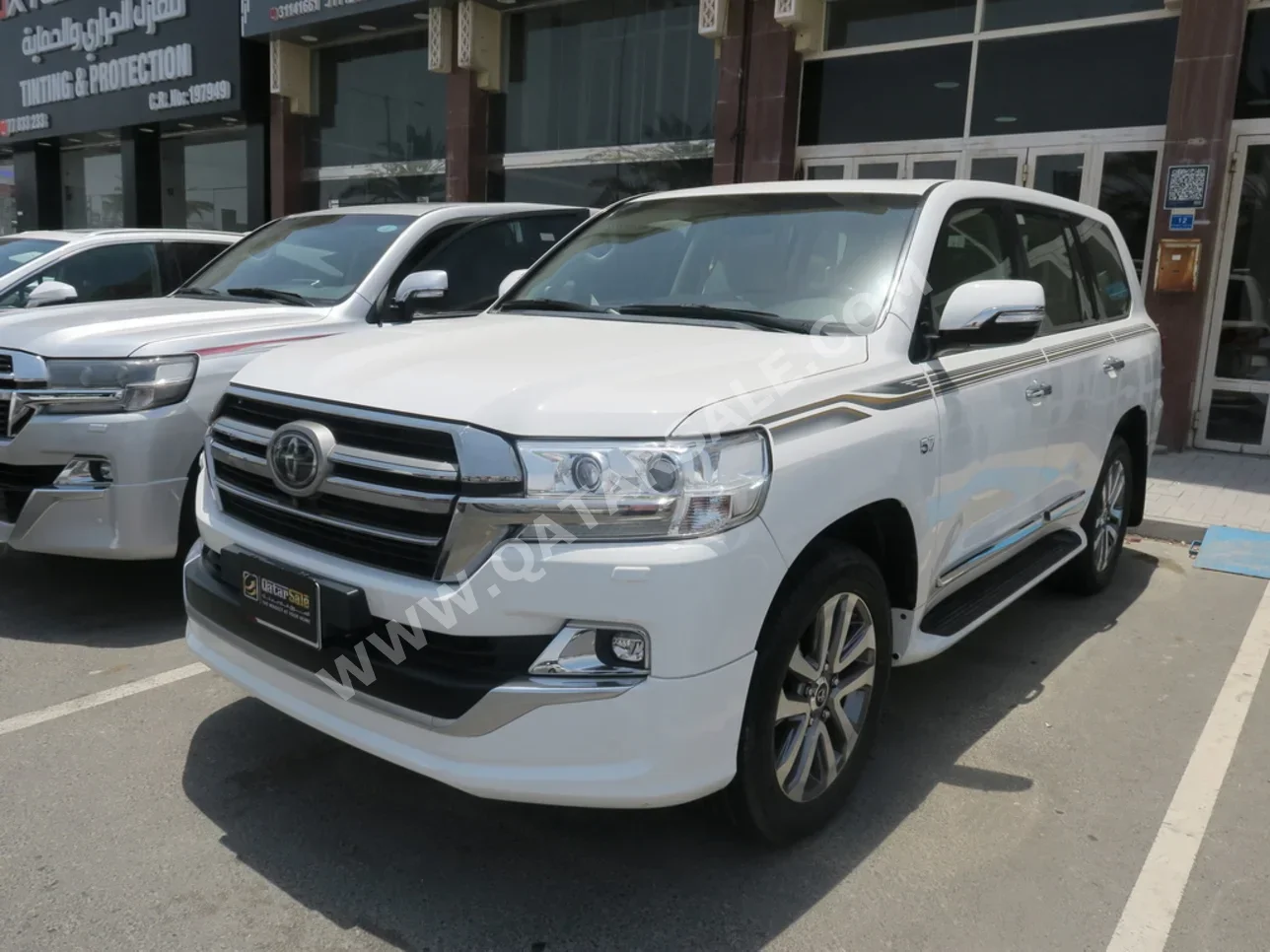 Toyota  Land Cruiser  VXR  2019  Automatic  220,000 Km  8 Cylinder  Four Wheel Drive (4WD)  SUV  White