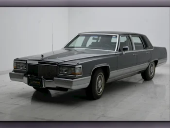 Cadillac  DeVille  1992  Automatic  140,000 Km  8 Cylinder  Rear Wheel Drive (RWD)  Classic  Gray