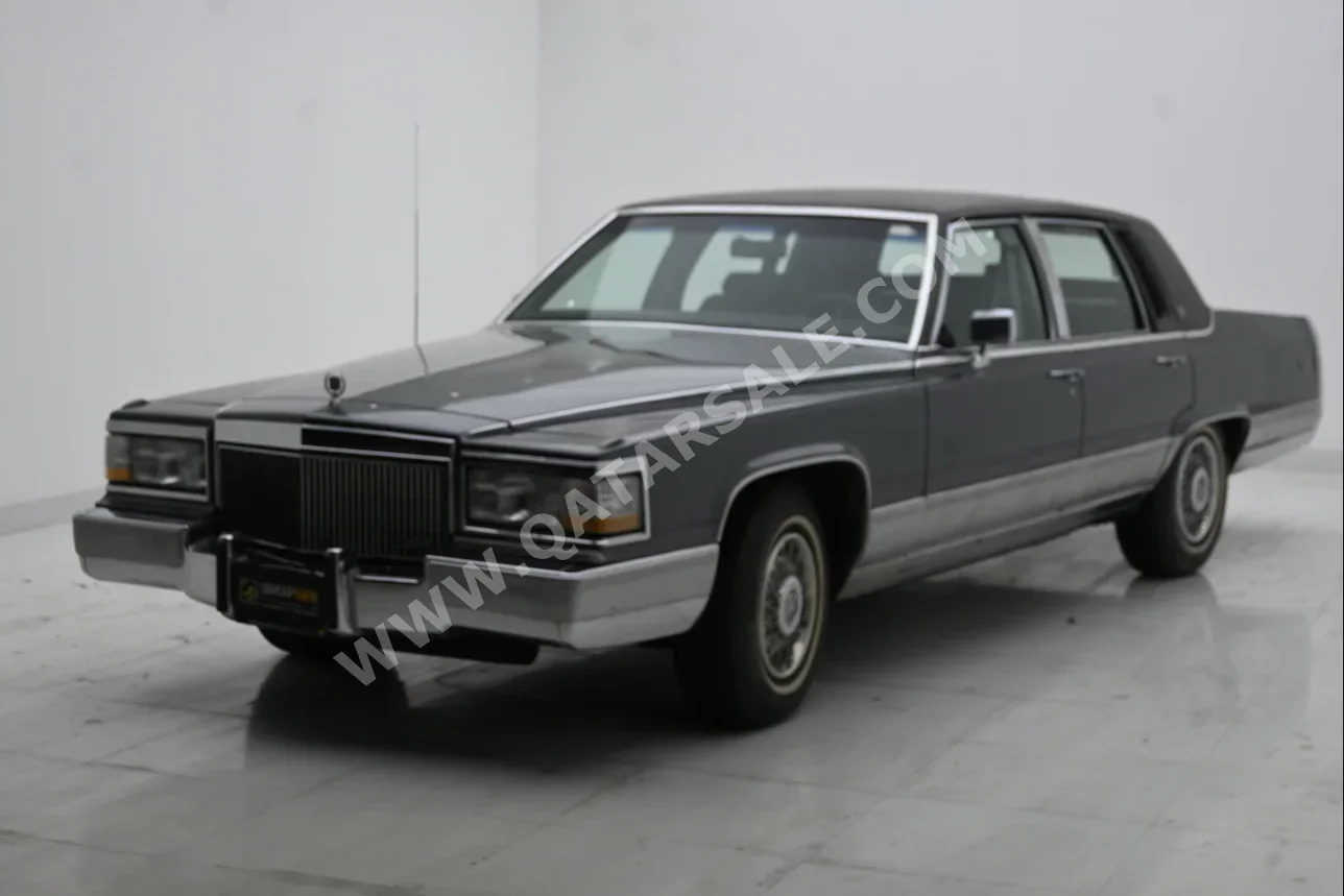 Cadillac  DeVille  1992  Automatic  140,000 Km  8 Cylinder  Rear Wheel Drive (RWD)  Classic  Gray