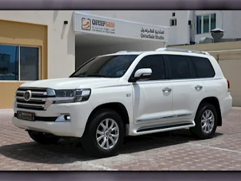 Toyota  Land Cruiser  VXR White Edition  2017  Automatic  190,000 Km  8 Cylinder  Four Wheel Drive (4WD)  SUV  Pearl