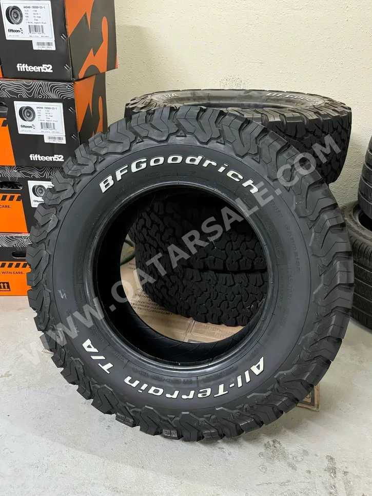 Tire & Wheels BFgoodrich Made in United States of America (USA) /  4 Seasons  17"