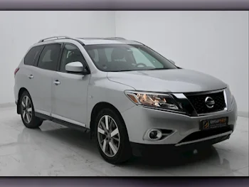 Nissan  Pathfinder  SV  2014  Automatic  180,000 Km  6 Cylinder  Four Wheel Drive (4WD)  SUV  Silver