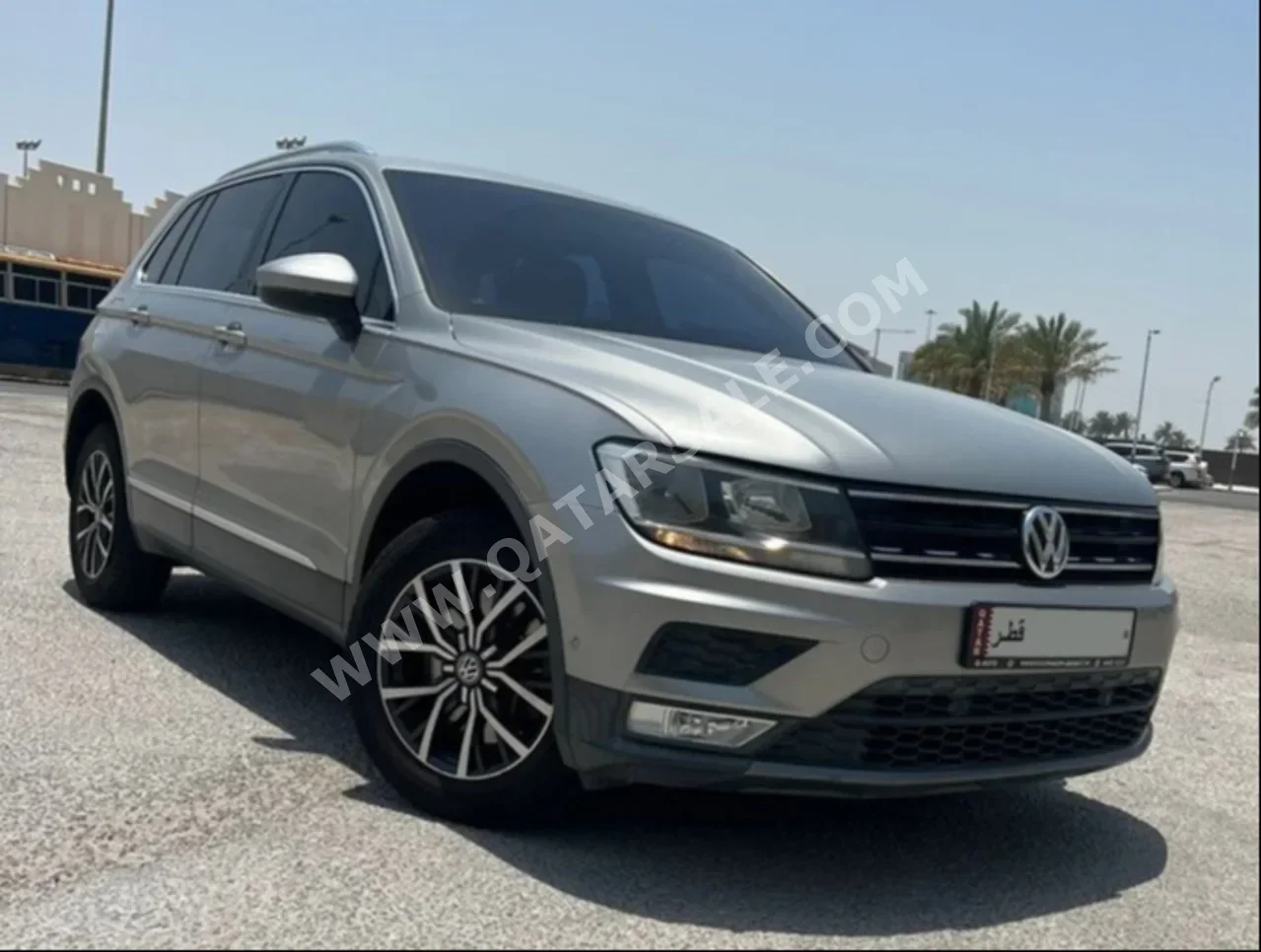 Volkswagen  Tiguan  2.0 TSI  2017  Automatic  199,000 Km  4 Cylinder  All Wheel Drive (AWD)  SUV  Silver  With Warranty