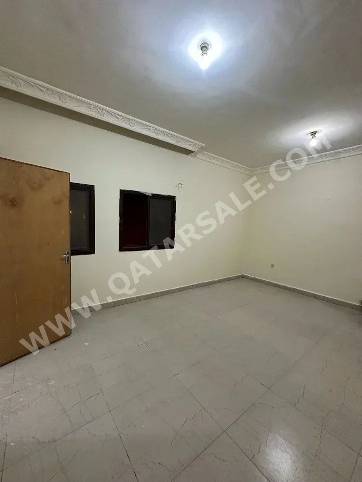 1 Bedrooms  Studio  For Rent  in Doha -  Al Maamoura  Not Furnished