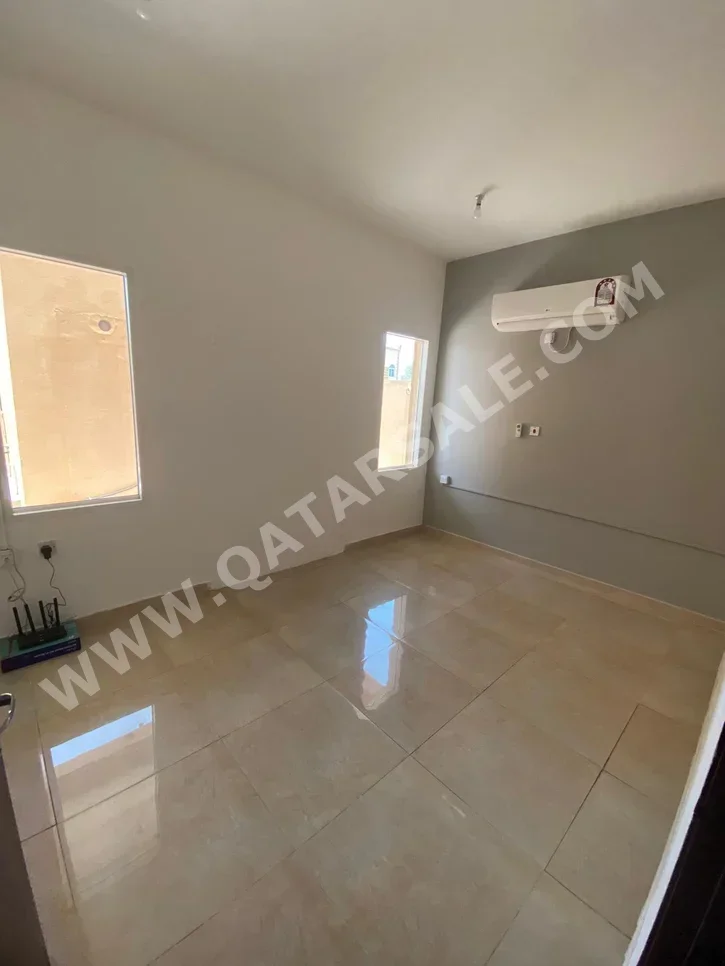1 Bedrooms  Apartment  For Rent  in Doha -  Wadi Al Sail  Not Furnished