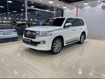 Toyota  Land Cruiser  GXR- Grand Touring  2019  Automatic  52,000 Km  6 Cylinder  Four Wheel Drive (4WD)  SUV  White