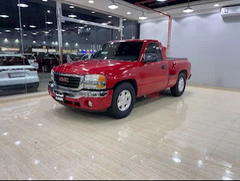 GMC  Sierra  1500  2005  Automatic  226,000 Km  8 Cylinder  Four Wheel Drive (4WD)  Pick Up  Red