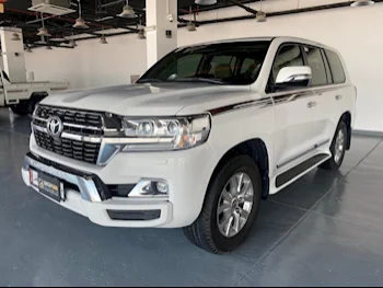  Toyota  Land Cruiser  GXR  2019  Automatic  243,000 Km  8 Cylinder  Four Wheel Drive (4WD)  SUV  White  With Warranty