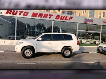 Toyota  Land Cruiser  G  2014  Automatic  300,000 Km  6 Cylinder  Four Wheel Drive (4WD)  SUV  White