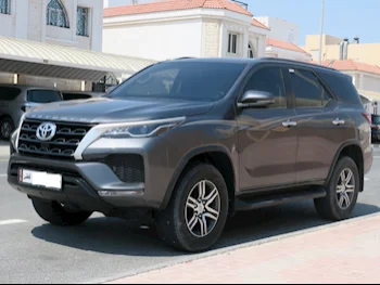 Toyota  Fortuner  2023  Automatic  63,000 Km  4 Cylinder  Four Wheel Drive (4WD)  SUV  Gray  With Warranty