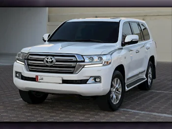  Toyota  Land Cruiser  VXR  2017  Automatic  273,000 Km  8 Cylinder  Four Wheel Drive (4WD)  SUV  White  With Warranty
