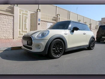 Mini  Cooper  2018  Automatic  117,000 Km  4 Cylinder  Front Wheel Drive (FWD)  Coupe / Sport  Pearl  With Warranty