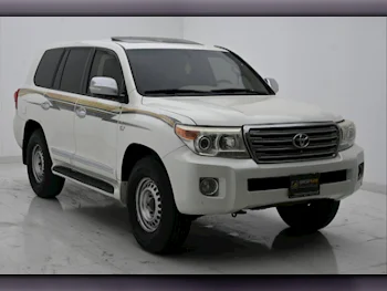  Toyota  Land Cruiser  VXR  2013  Automatic  294,000 Km  8 Cylinder  Four Wheel Drive (4WD)  SUV  Pearl  With Warranty