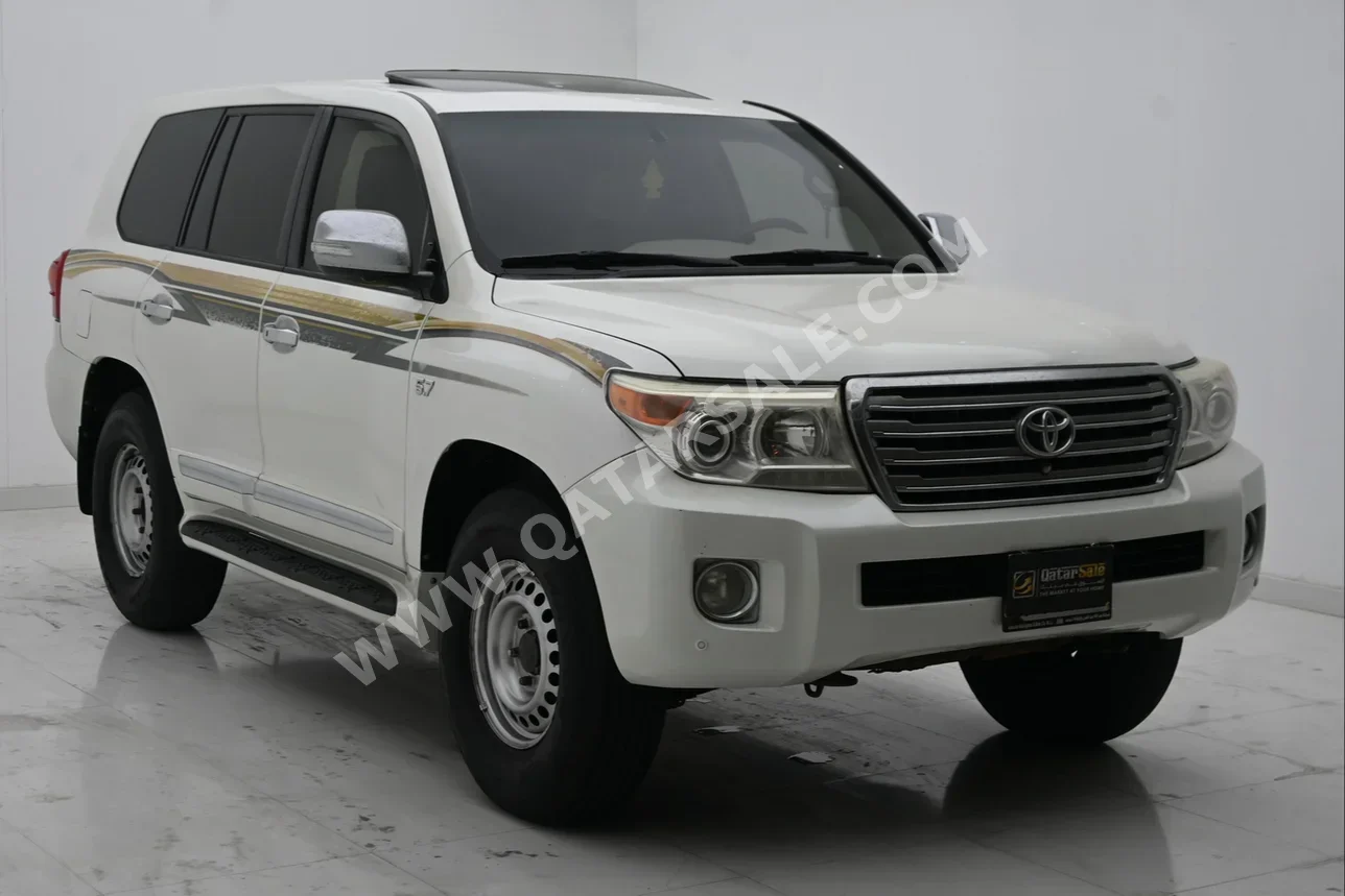  Toyota  Land Cruiser  VXR  2013  Automatic  294,000 Km  8 Cylinder  Four Wheel Drive (4WD)  SUV  Pearl  With Warranty