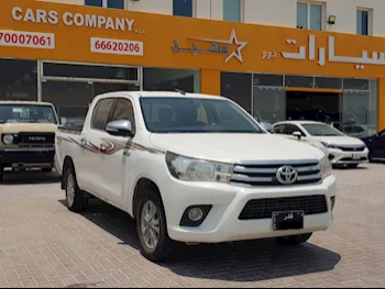 Toyota  Hilux  SR5  2016  Automatic  235,000 Km  4 Cylinder  Four Wheel Drive (4WD)  Pick Up  White
