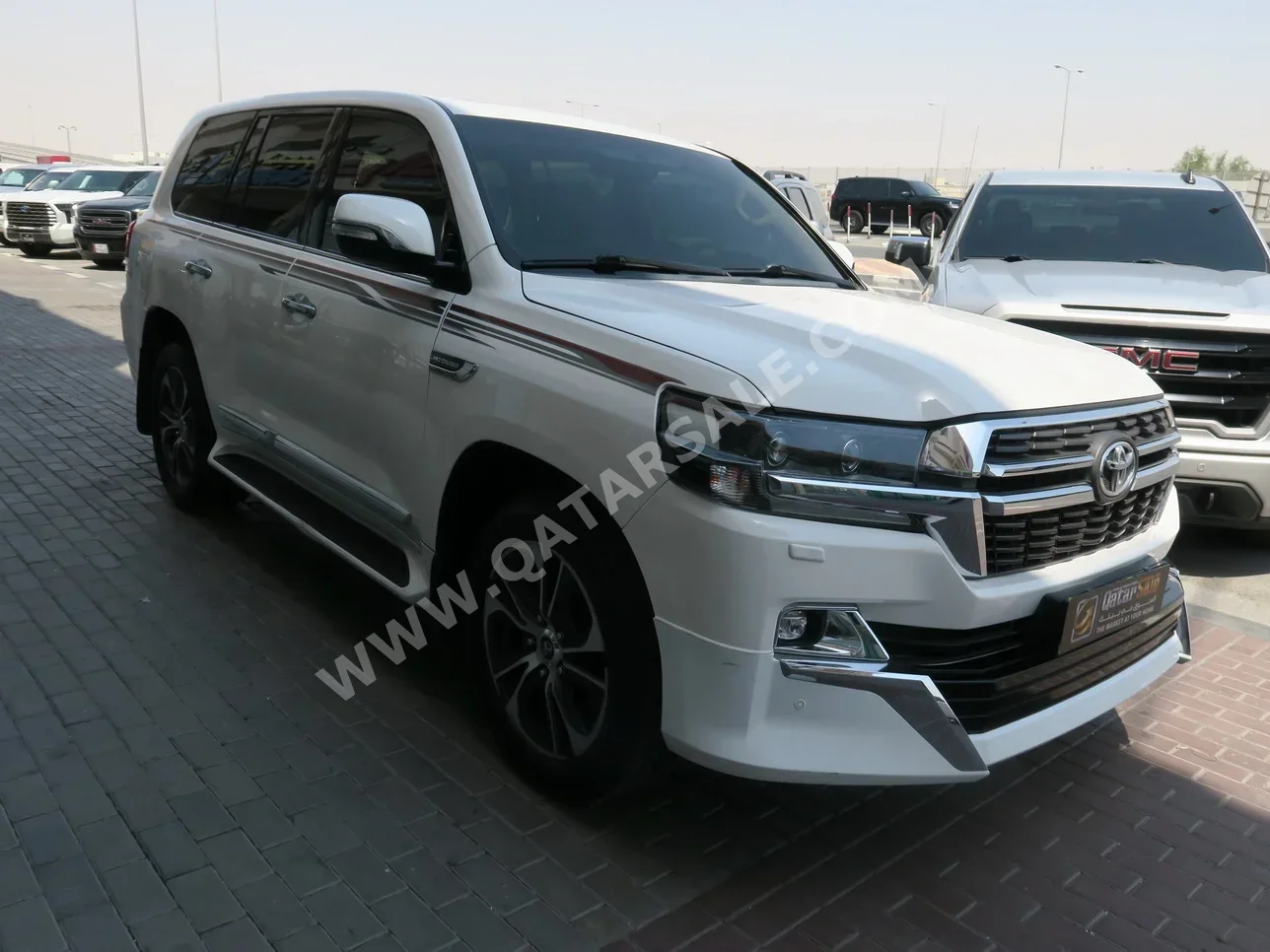 Toyota  Land Cruiser  GXR- Grand Touring  2020  Automatic  69,000 Km  8 Cylinder  Four Wheel Drive (4WD)  SUV  White