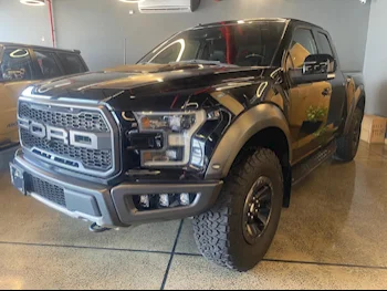 Ford  Raptor  2018  Automatic  138٬000 Km  6 Cylinder  Four Wheel Drive (4WD)  Pick Up  Black  With Warranty