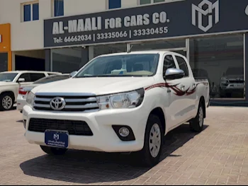 Toyota  Hilux  2022  Automatic  70,000 Km  4 Cylinder  Four Wheel Drive (4WD)  Pick Up  White