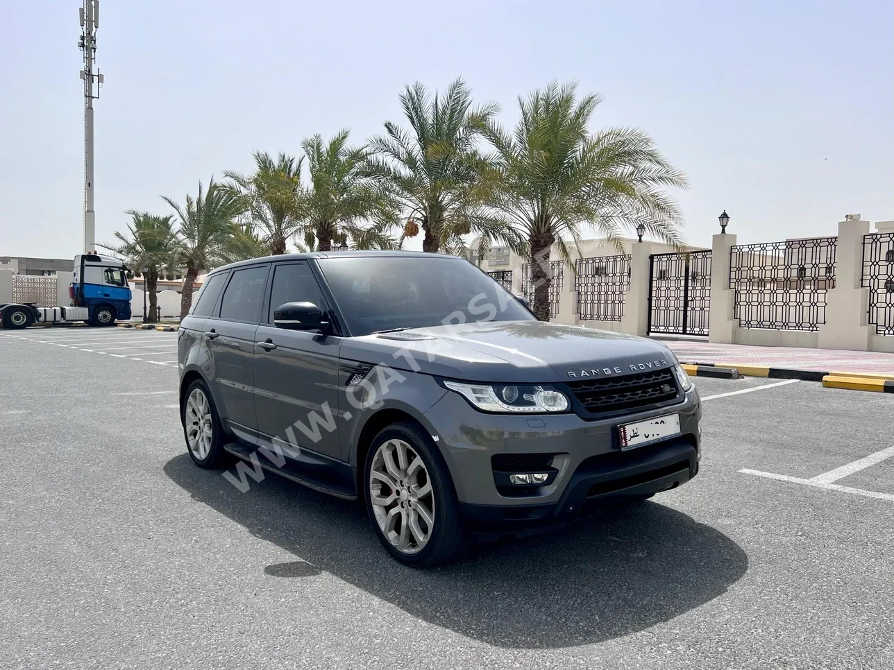 Land Rover  Range Rover  Sport Super charged  2015  Automatic  205,000 Km  8 Cylinder  Four Wheel Drive (4WD)  SUV  Gray