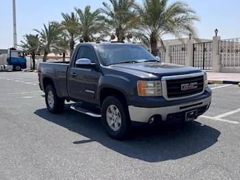 GMC  Sierra  2011  Automatic  354,000 Km  8 Cylinder  Four Wheel Drive (4WD)  Pick Up  Gray