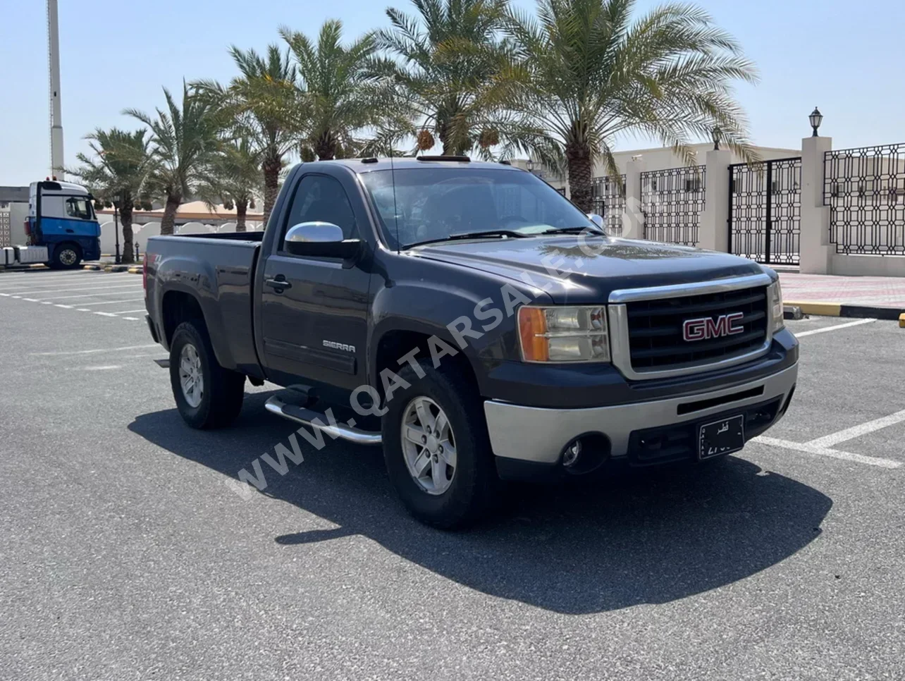 GMC  Sierra  2011  Automatic  354,000 Km  8 Cylinder  Four Wheel Drive (4WD)  Pick Up  Gray