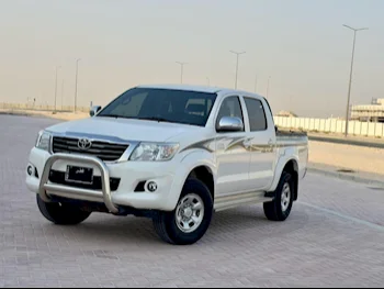 Toyota  Hilux  SR5  2015  Automatic  91,000 Km  4 Cylinder  Four Wheel Drive (4WD)  Pick Up  White