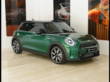Mini  Cooper  S  2024  Automatic  260 Km  4 Cylinder  Front Wheel Drive (FWD)  Hatchback  Green  With Warranty