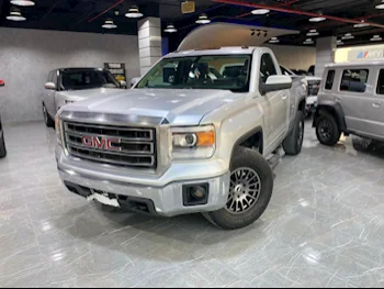 GMC  Sierra  SLE  2014  Automatic  250,000 Km  8 Cylinder  Four Wheel Drive (4WD)  Pick Up  Silver