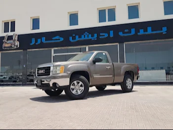 GMC  Sierra  1500  2013  Automatic  254,000 Km  8 Cylinder  Four Wheel Drive (4WD)  Pick Up  Brown