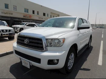 Toyota  Sequoia  SR5  2013  Automatic  220,000 Km  8 Cylinder  Four Wheel Drive (4WD)  SUV  White