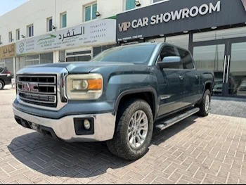 GMC  Sierra  2014  Automatic  260,000 Km  8 Cylinder  Four Wheel Drive (4WD)  Pick Up  Gray