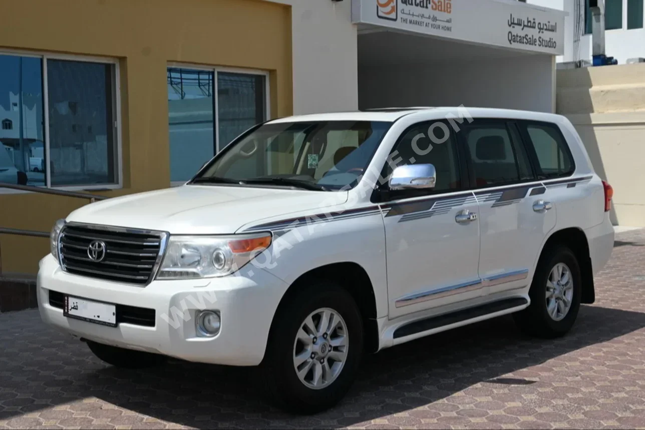 Toyota  Land Cruiser  GXR  2013  Automatic  103,000 Km  8 Cylinder  Four Wheel Drive (4WD)  SUV  Pearl