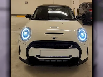 Mini  Cooper  S  2023  Automatic  15,000 Km  4 Cylinder  Front Wheel Drive (FWD)  Hatchback  White Sand  With Warranty