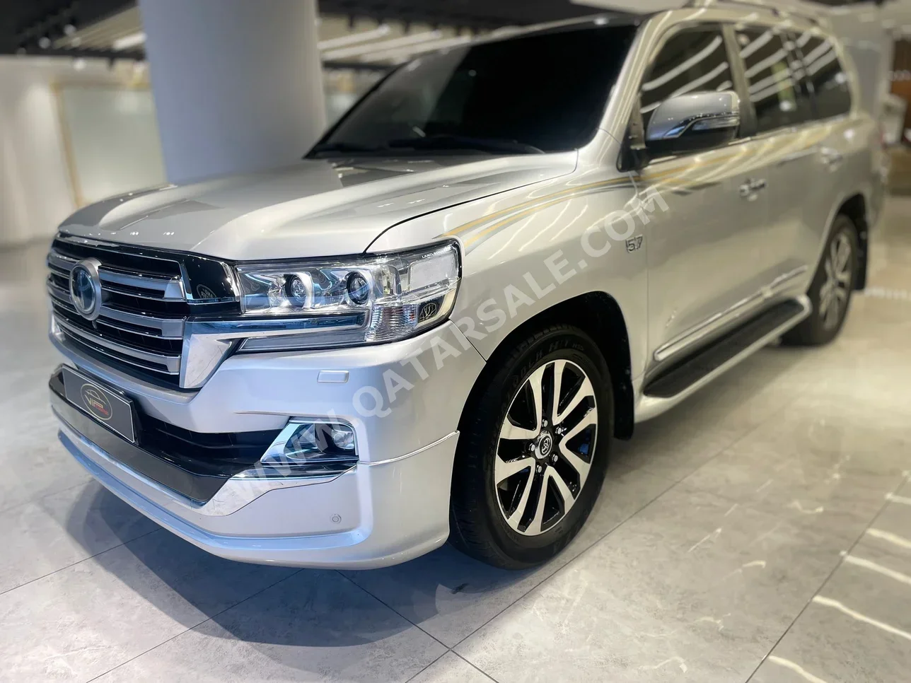 Toyota  Land Cruiser  VXS  2017  Automatic  200,000 Km  8 Cylinder  Four Wheel Drive (4WD)  SUV  Silver