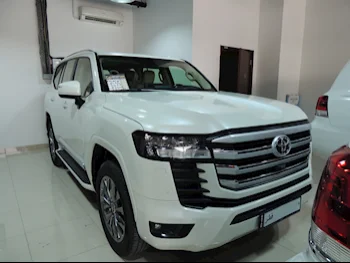 Toyota  Land Cruiser  GXR Twin Turbo  2022  Automatic  61,000 Km  6 Cylinder  Four Wheel Drive (4WD)  SUV  White