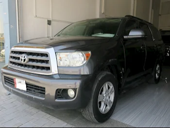 Toyota  Sequoia  2015  Automatic  168,000 Km  8 Cylinder  Four Wheel Drive (4WD)  SUV  Gray