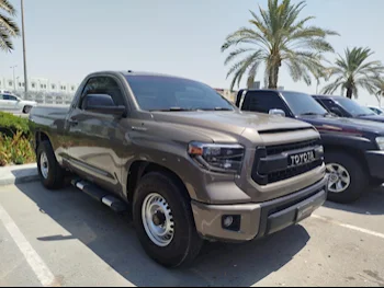 Toyota  Tundra  2014  Automatic  125,000 Km  8 Cylinder  Four Wheel Drive (4WD)  Pick Up  Brown