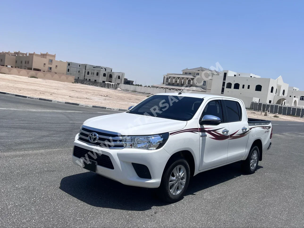 Toyota  Hilux  2022  Automatic  33,000 Km  4 Cylinder  Four Wheel Drive (4WD)  Pick Up  White