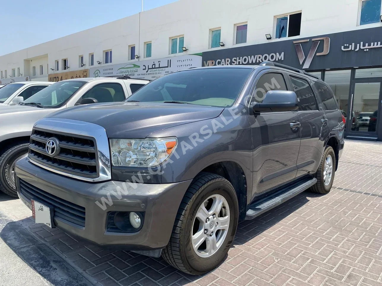 Toyota  Sequoia  SR5  2015  Automatic  320,000 Km  8 Cylinder  Four Wheel Drive (4WD)  SUV  Gray