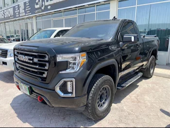 GMC  Sierra  AT4  2020  Automatic  145,000 Km  8 Cylinder  Four Wheel Drive (4WD)  Pick Up  Black