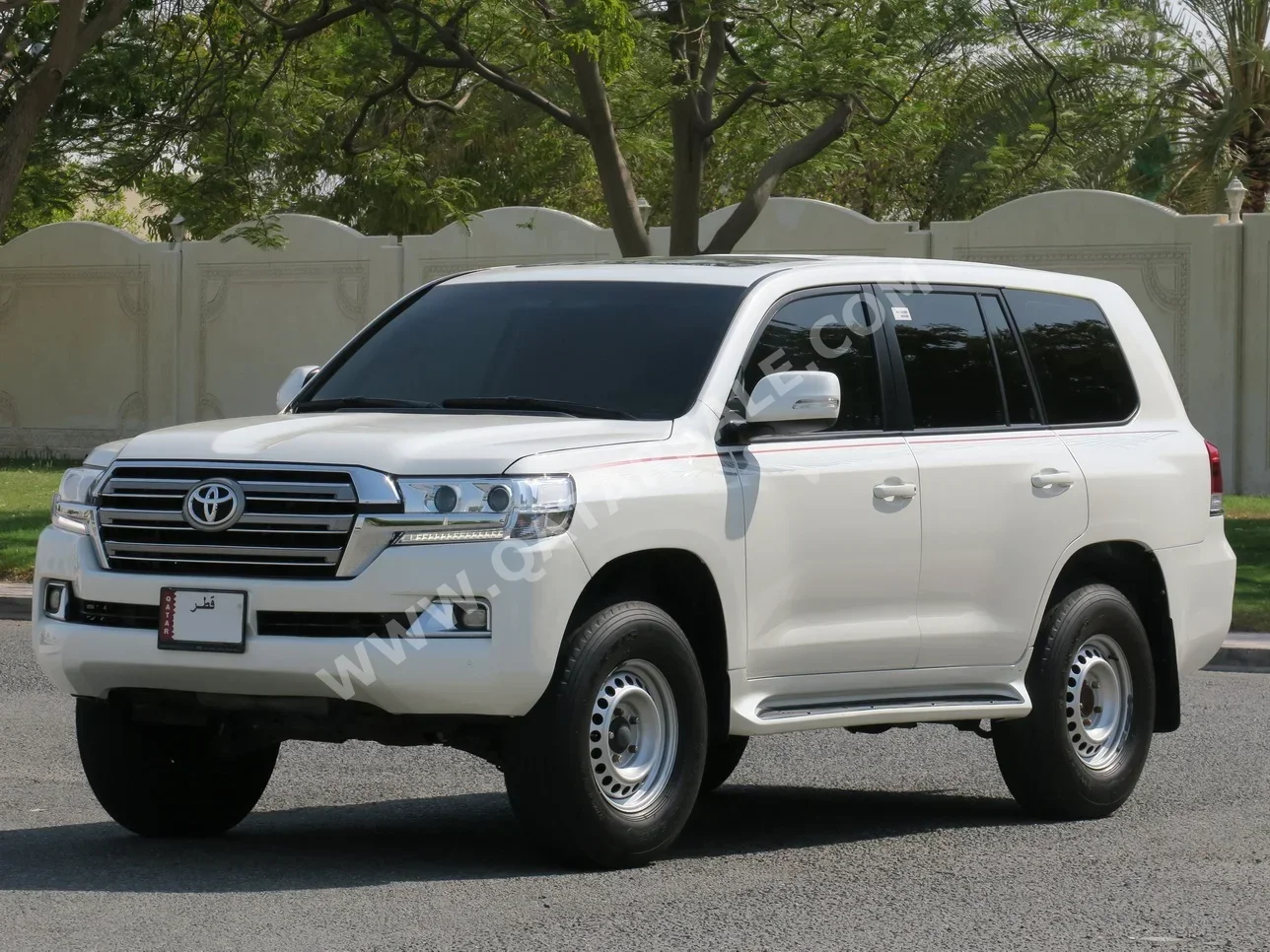  Toyota  Land Cruiser  GXR  2016  Manual  120,000 Km  6 Cylinder  Four Wheel Drive (4WD)  SUV  White  With Warranty