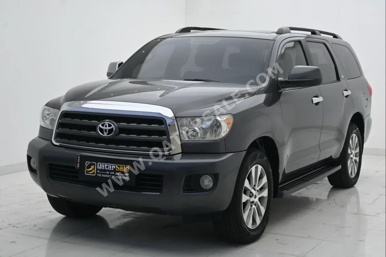 Toyota  Sequoia  2013  Automatic  276,000 Km  8 Cylinder  Four Wheel Drive (4WD)  SUV  Gray