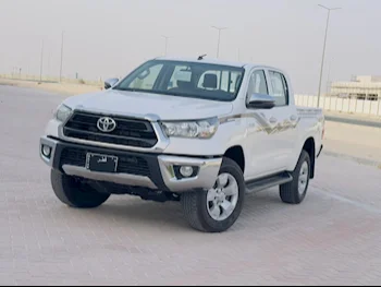 Toyota  Hilux  SR5  2024  Automatic  200 Km  4 Cylinder  Four Wheel Drive (4WD)  Pick Up  White  With Warranty