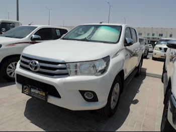Toyota  Hilux  SR5  2017  Automatic  283,000 Km  4 Cylinder  Four Wheel Drive (4WD)  Pick Up  White