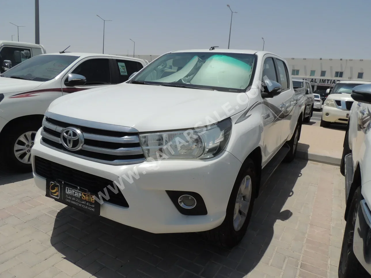 Toyota  Hilux  SR5  2017  Automatic  283,000 Km  4 Cylinder  Four Wheel Drive (4WD)  Pick Up  White
