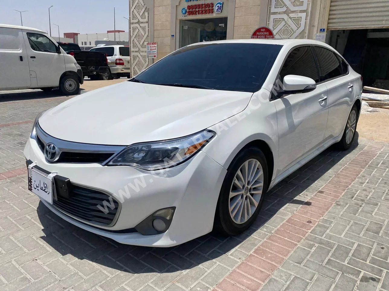 Toyota  Avalon  Limited  2013  Automatic  221,000 Km  6 Cylinder  Front Wheel Drive (FWD)  Sedan  White