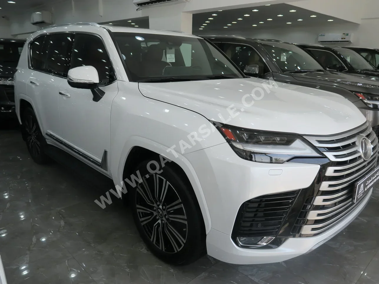 Lexus  LX  600 Luxury  2023  Automatic  8,000 Km  6 Cylinder  Four Wheel Drive (4WD)  SUV  White  With Warranty