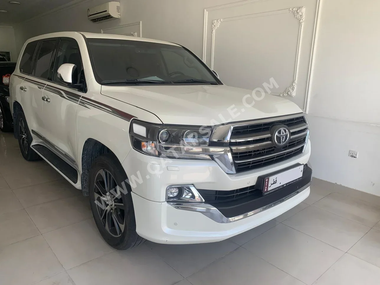 Toyota  Land Cruiser  GXR- Grand Touring  2020  Automatic  144,000 Km  8 Cylinder  Four Wheel Drive (4WD)  SUV  White